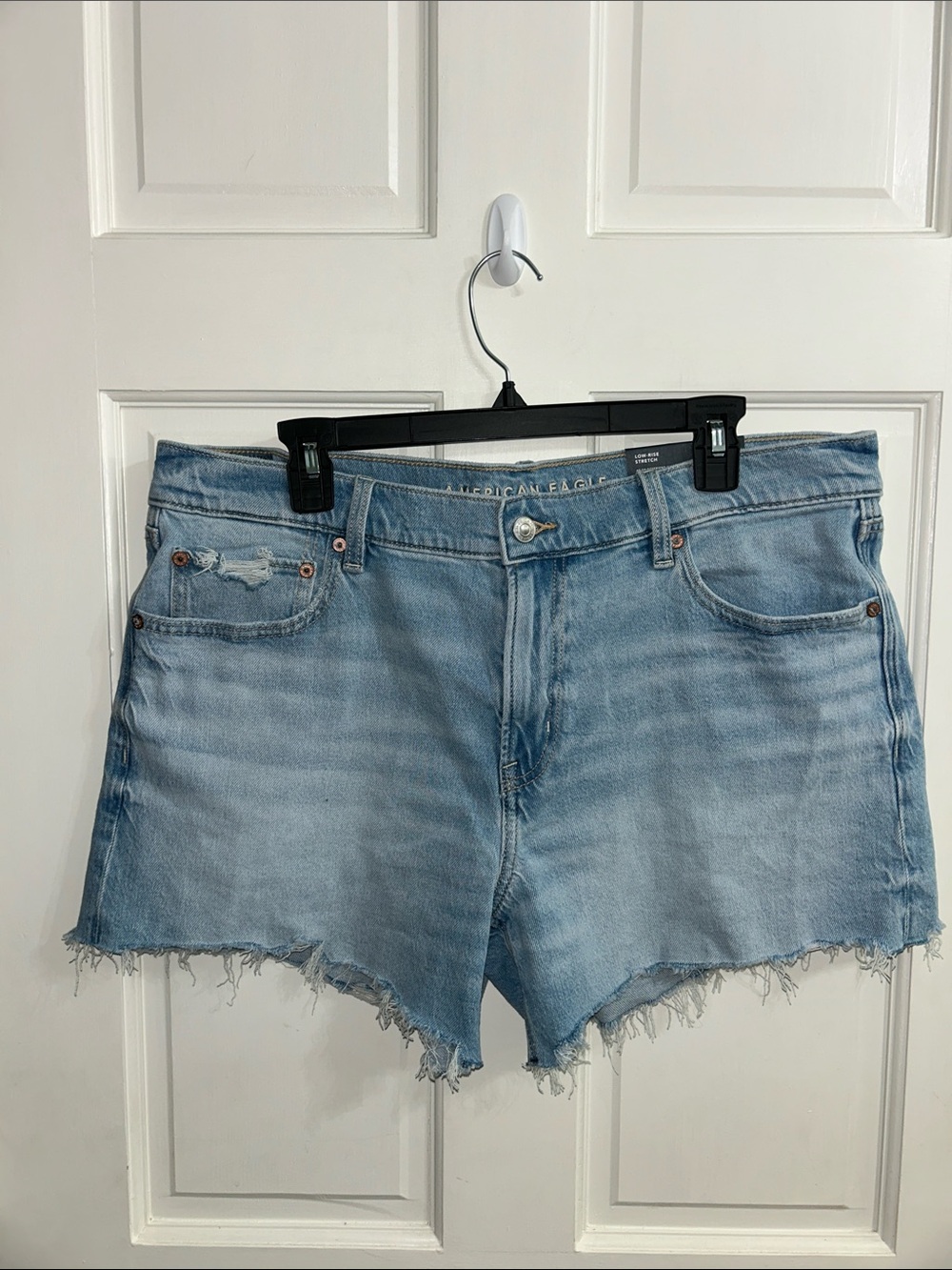 American Eagle Ex-Boyfriend Low Rise Stretch Shorts. NWT